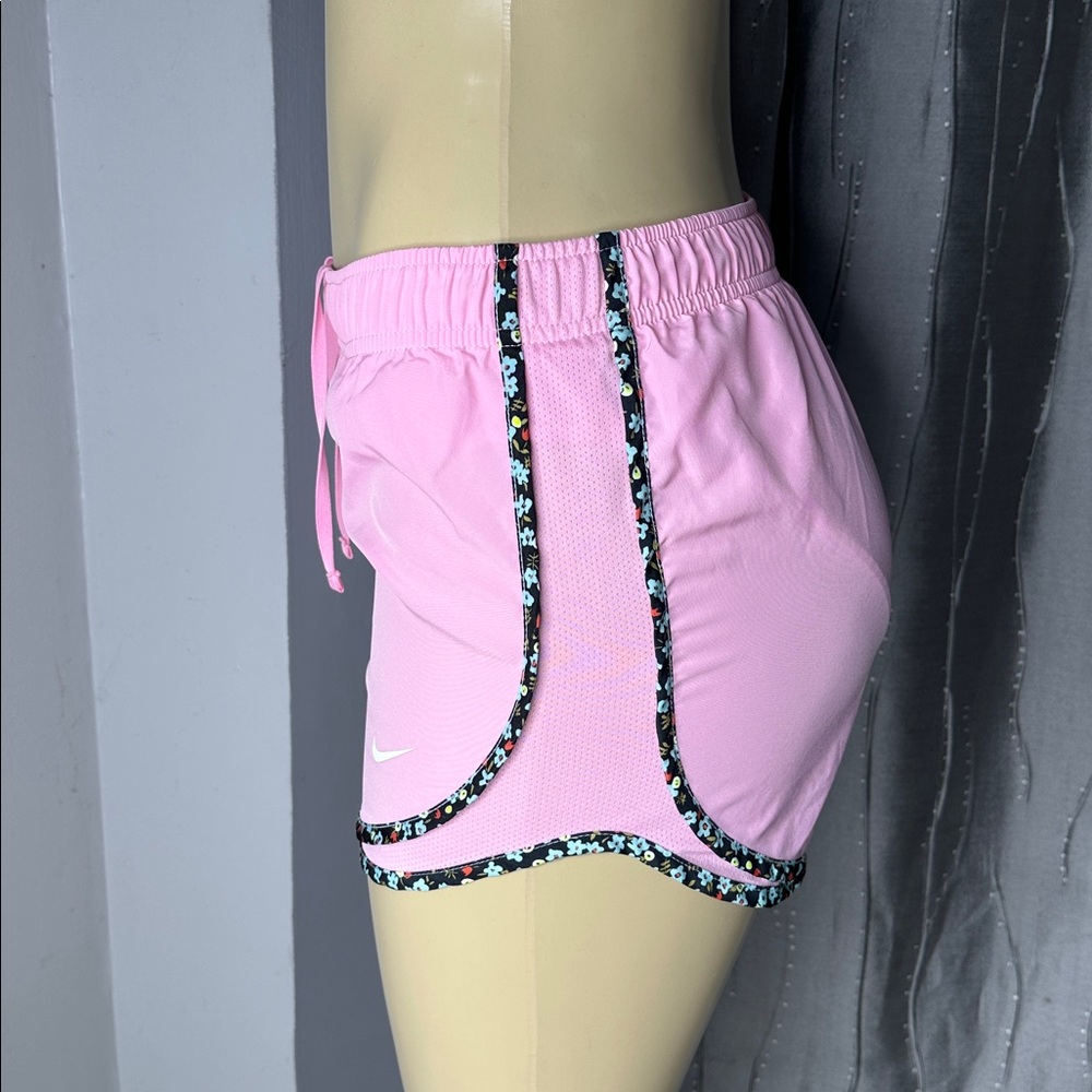 Nike Women’s Dri-Fit Athletic Shorts Sz XS Pink with Flowers - Picture 3 of 8